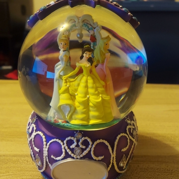 Disney Princesses Snow Globe 1952 "Once Upon A Dream" - Picture 7 of 8